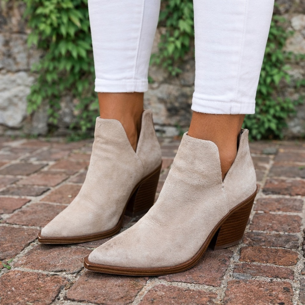 VINCE CAMUTO Buff Suede Western Coastal Cowgirl Pointed Toe Ankle Boots, 8